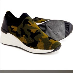 NWOB Steve Madden Mykala Wedge Camo Pattern Sneakers Size 9